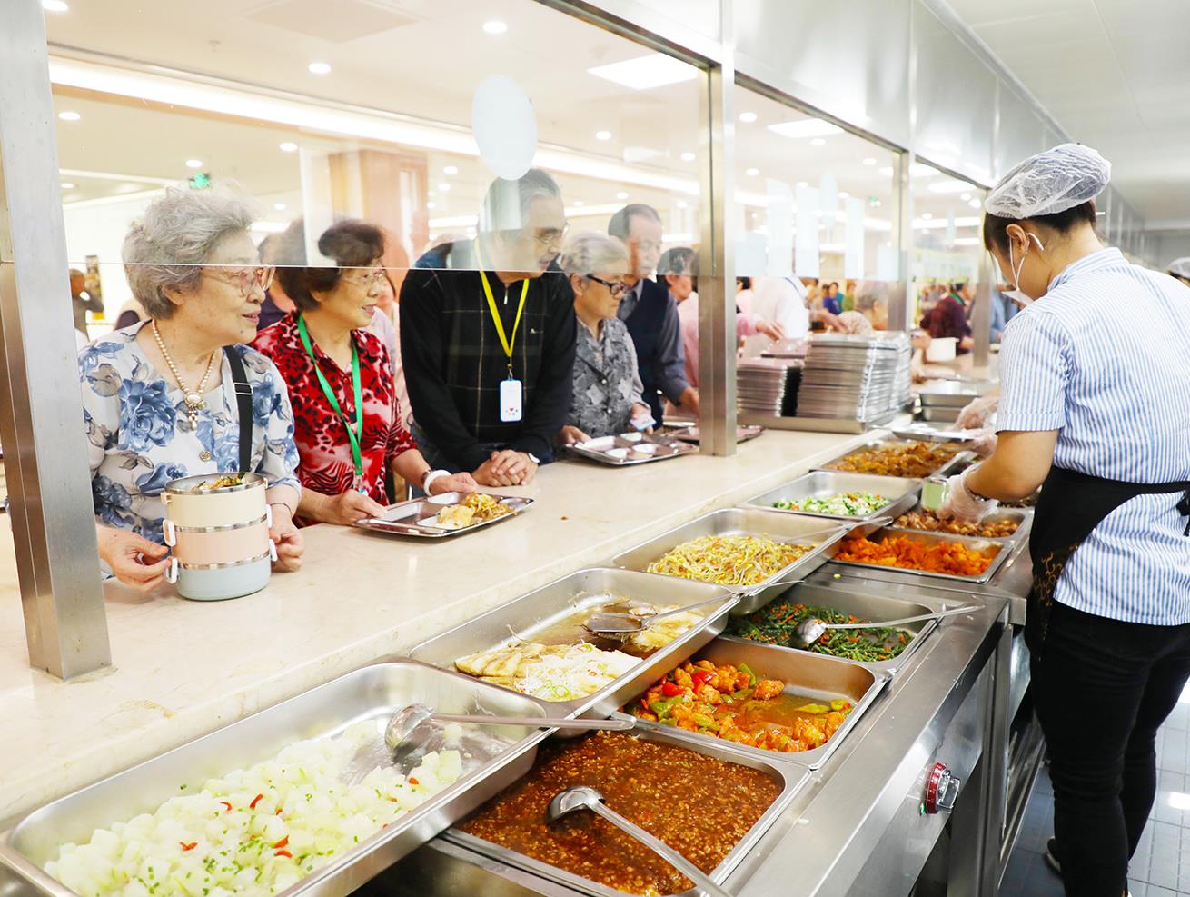 至2021年底，松江建成社区长者食堂19家，日供助餐能力10000份！—我为群众办实事—文明上海