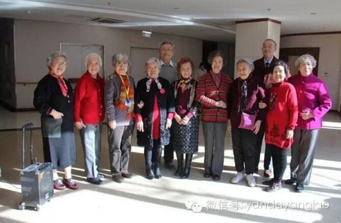 2月12日上午,养护中心老年大学所属"天天健身小组"在8号楼